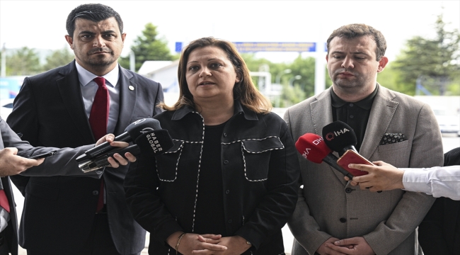 CHP Grup Başkanvekili Köksal, Elmadağ'da fabrika önünde açıklama yaptı