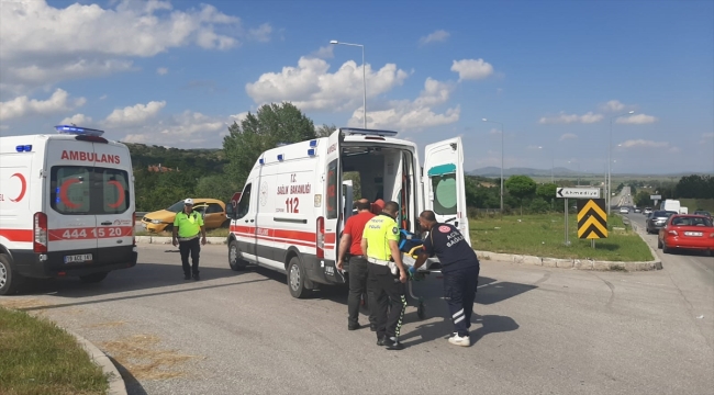 Çorum'da iki ayrı trafik kazasında 8 kişi yaralandı