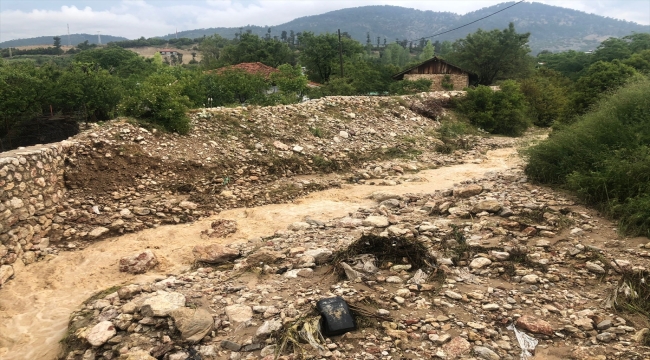 Denizli'de sağanak hayatı olumsuz etkiledi