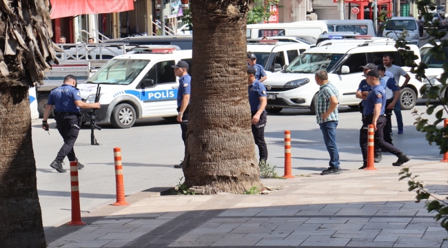 Denizli'de tüfekle rastgele ateş açan genci babası ikna etti