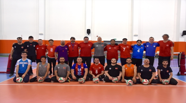 Doğuştan felçli milli voleybolcu Selim Akyayla, zor günleri başarılarıyla aştı