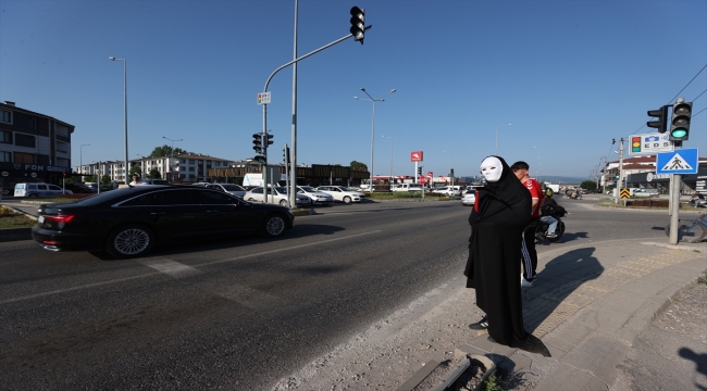 Düzce'de amatör tiyatrocular sürücüleri "aşırı hız" konusunda uyardı