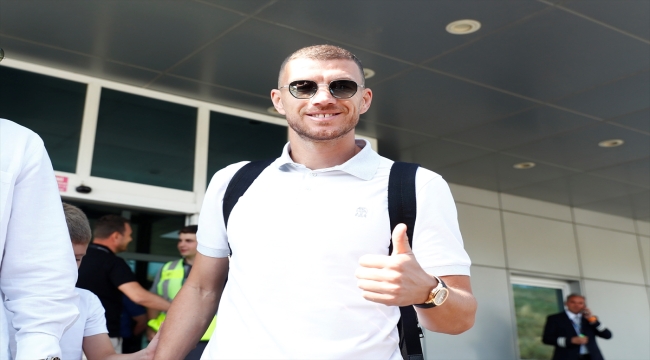 Edin Dzeko, Fenerbahçe için İstanbul'a geldi