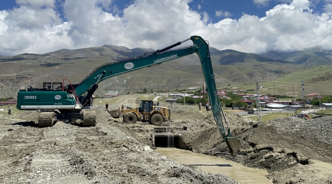 Erzincan'da ekipler yaşanan selin ardından çalışmalarını sürdürüyor