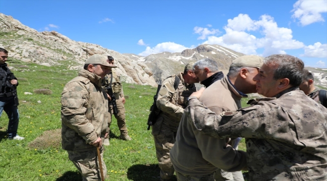 Erzincan Valisi Makas, operasyon bölgelerindeki güvenlik güçleriyle bayramlaştı