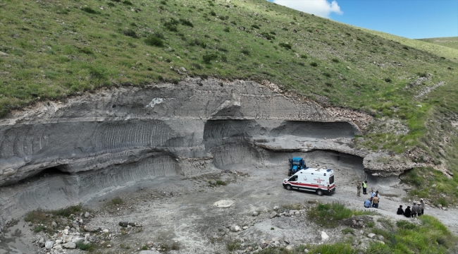 Erzurum'da kum almak için gittiği ocakta üzerine taş düşen kişi öldü