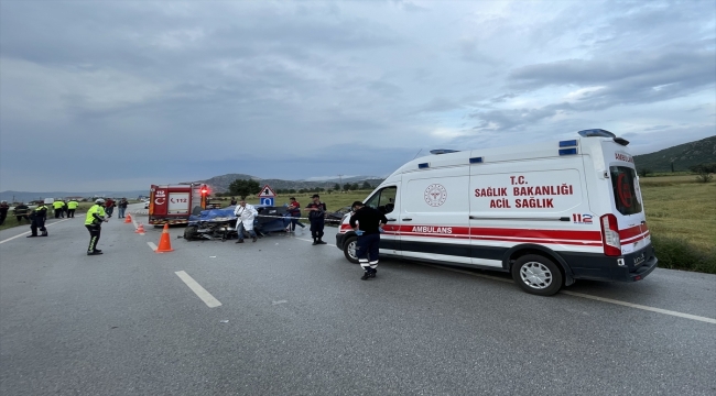 Burdur'da iki otomobilin çarpıştığı kazada 5 kişi öldü, 5 kişi yaralandı