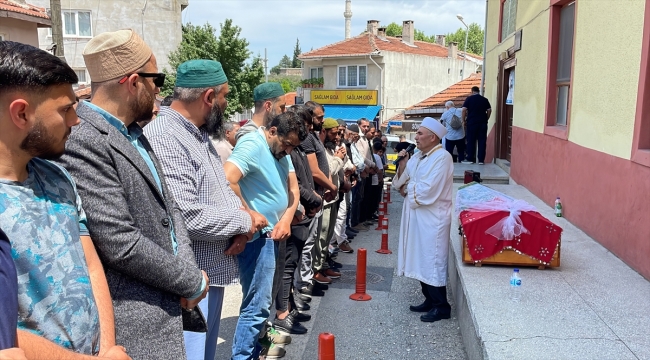 Edirne'de 11 yaşındaki kuzeninin tüfekle vurduğu 16 yaşındaki genç kız toprağa verildi