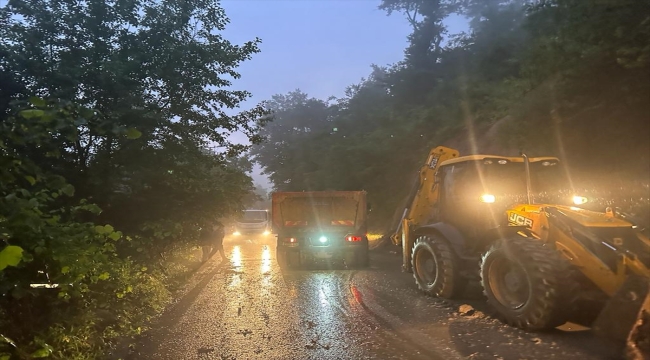 Ordu'da heyelan nedeniyle ulaşıma kapanan üç ilçenin bağlantı yolu ulaşıma açıldı