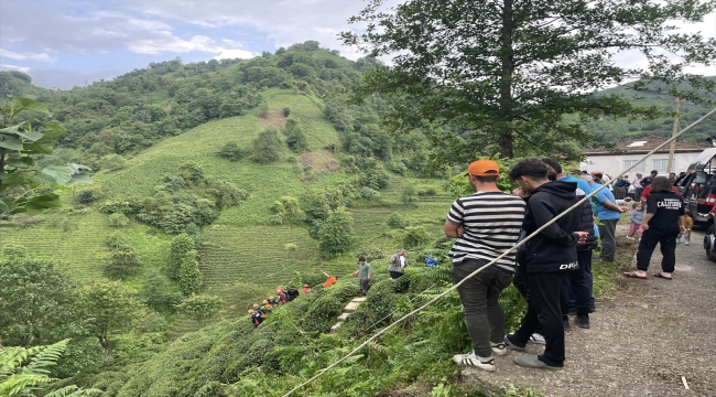 İlkel teleferikte mahsur kalan kadını AFAD ekipleri kurtardı