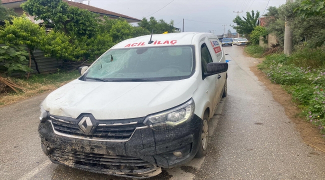 İzmir'de hafif ticari araçla çarpışan motosikletin sürücüsü öldü