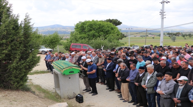 Karaman'da mantar zehirlenmesi sonrası hayatını kaybeden kızın cenazesi defnedildi 