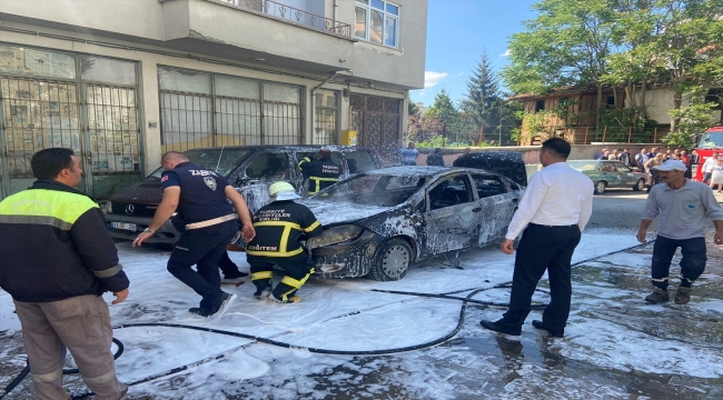 Kastamonu'da çıkan yangında 2 otomobil ile 2 minibüs zarar gördü