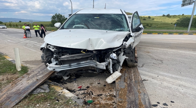 Kastamonu'da hafif ticari araç ile otomobil çarpıştı, 4 kişi yaralandı