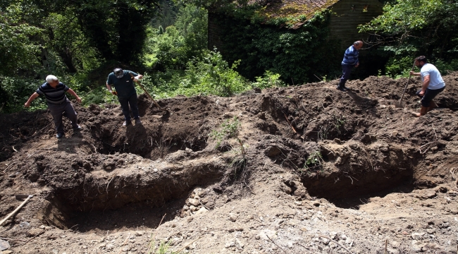 Kastamonu'da heyelan nedeniyle kayan mezarlar başka yere taşındı