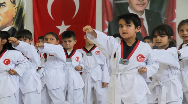 Kayseri'de kırsal mahallelerdeki çocuklar jandarma öncülüğünde sporla tanıştı