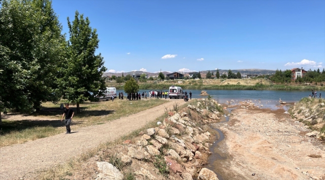 Kırıkkale'de kaçan toplarını almak için Kızılırmak'a giren 3 çocuk kayboldu