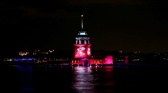 Kız Kulesi ile Galata Kulesi'nde her akşam ışık ve lazer gösterisi yapılıyor