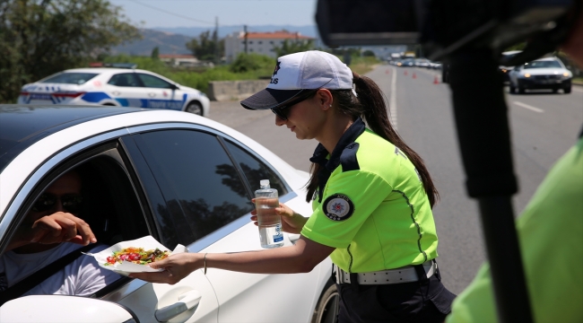 Kurban Bayramı öncesi turizm kentlerinin geçiş güzergahı Aydın'da trafik denetimi artırıldı