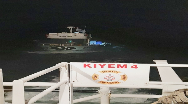 Marmara Adası açıklarında sürüklenen tekne kurtarıldı