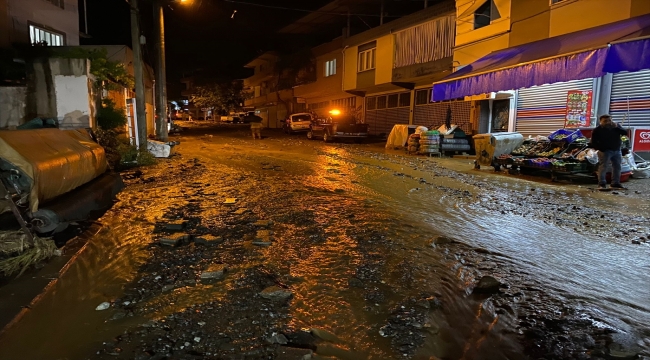 Nazilli'de sağanak yağış hayatı olumsuz etkiledi