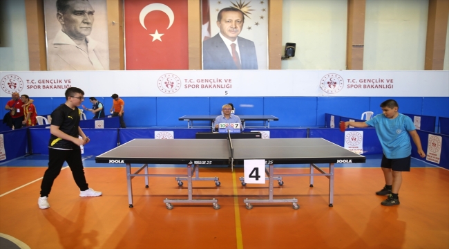 Nevşehir'de özel sporcular masa tenisi müsabakaları yapıldı