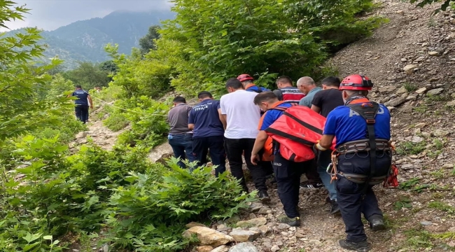 Osmaniye'de uçuruma devrilen otomobildeki 1 kişi öldü, 4 kişi yaralandı