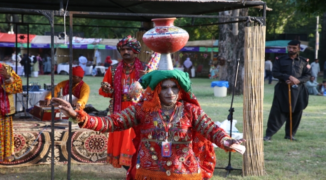 Pakistan'daki kültür festivali ülkenin farklı bölgelerinden sanatçıları buluşturdu