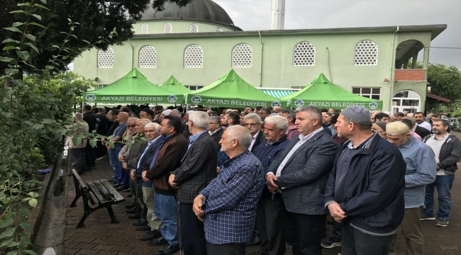 Sakarya'da kızını YKS'ye yetiştirmek isterken kazada ölen babanın cenazesi defnedildi