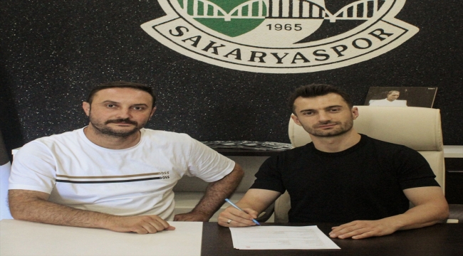 Sakaryaspor'da Burak Süleyman'ın sözleşmesi uzatıldı