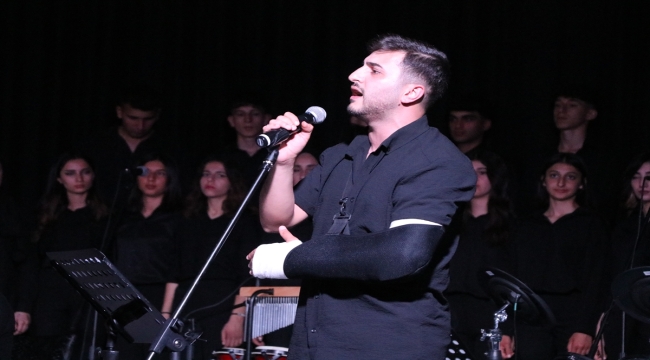 Siirt'te depremzedeler yararına konser verildi