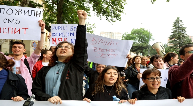 Sırbistan'da şiddet karşıtı gösterilerin 7'ncisi ülke genelinde düzenlendi