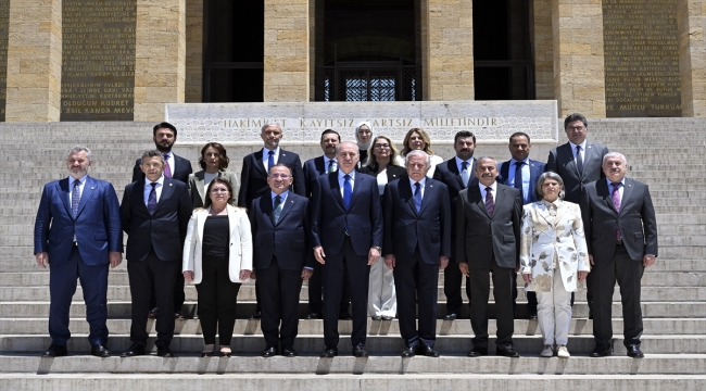 TBMM Başkanı Kurtulmuş ve Başkanlık Divanı üyelerinden Anıtkabir ziyareti