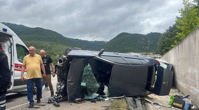 Tokat'ta trafik kazasında biri polis memuru 6 kişi yaralandı