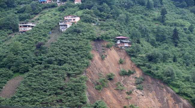 Trabzon'da heyelan nedeniyle 3 ev boşaltıldı