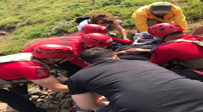 Tunceli'de kayalıktan düşen kişi askeri helikopterle hastaneye ulaştırıldı