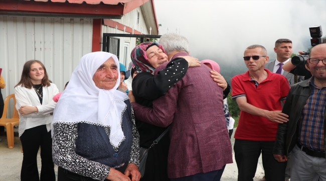 Ulaştırma ve Altyapı Bakanı Uraloğlu, baba ocağında vatandaşlarla bir araya geldi