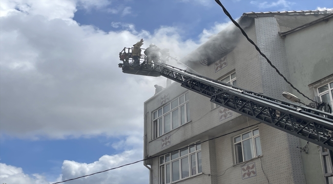 Ümraniye'de çıkan yangında iki kişi yaralandı