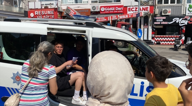 YKS'de "isim benzerliği" nedeniyle yanlış okula gelen adayları polis yetiştirdi