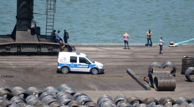 Zonguldak'ta kuru yük gemisinin altında mayın olduğu iddiası ekipleri harekete geçirdi 