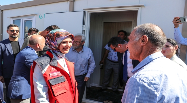 Aile ve Sosyal Hizmetler Bakanı Göktaş, Adıyaman'da depremzedelerle görüştü