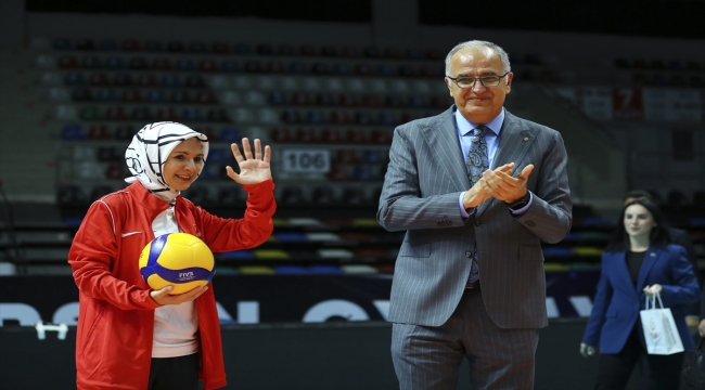 Aile ve Sosyal Hizmetler Bakanı Göktaş, altyapı voleybol milli takımlarıyla yemekte buluştu