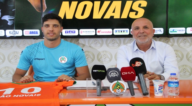 Alanyaspor, eski futbolcusu Joao Novais'i transfer etti