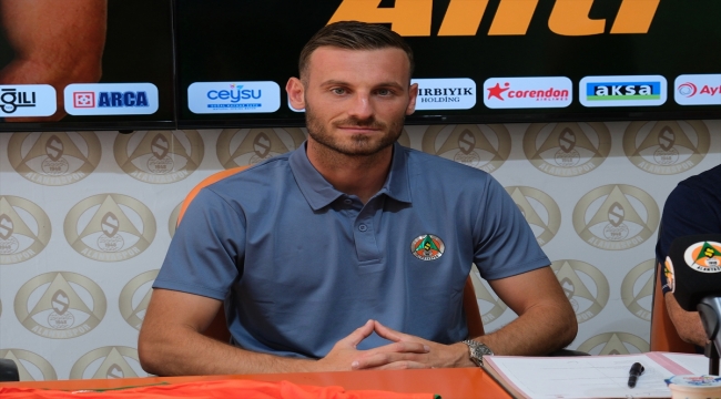 Alanyaspor, Kosovalı futbolcu Fidan Aliti ile 3 yıllık sözleşme imzaladı