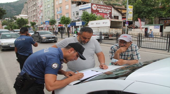 Amasya'da yolda bulunan para polis aracılığıyla sahibine teslim edildi