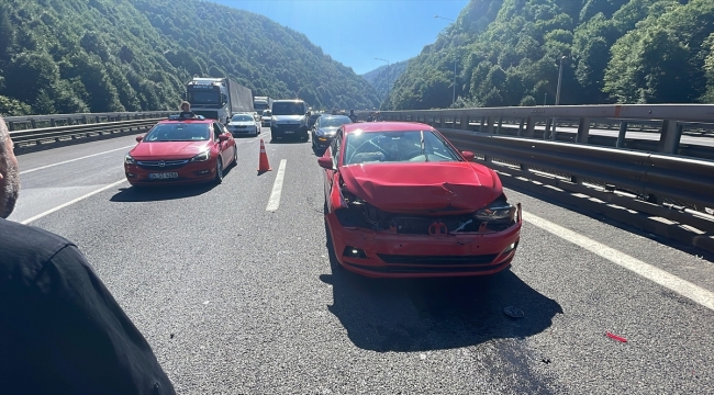 Anadolu Otoyolu'nun Bolu kesiminde zincirleme trafik kazası ulaşımı aksattı