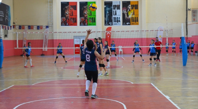 ANALİG voleybol yarı final müsabakaları Ardahan'da başladı