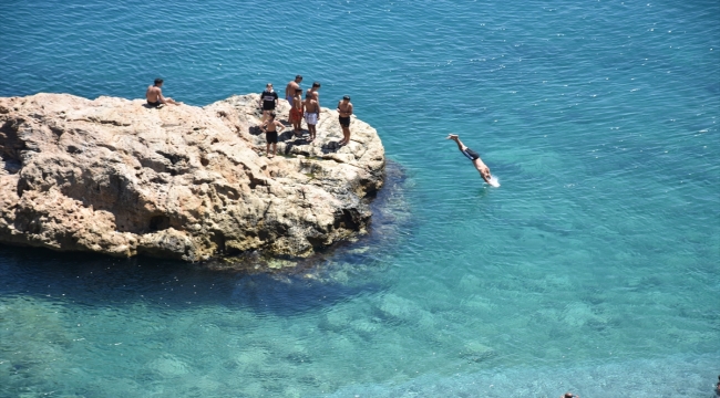 Antalya'da sıcak hava etkili oluyor