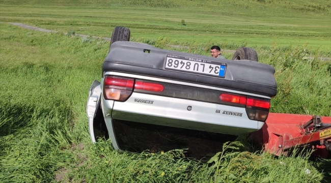 Ardahan'da devrilen otomobildeki 5 kişi yaralandı