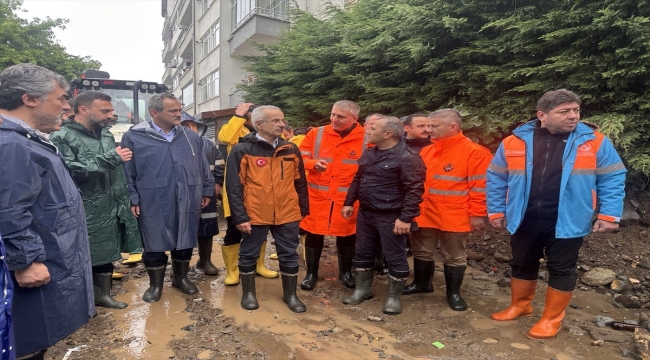 Bakan Uraloğlu, sağanaktan etkilenen Altınordu ilçesinde incelemede bulundu